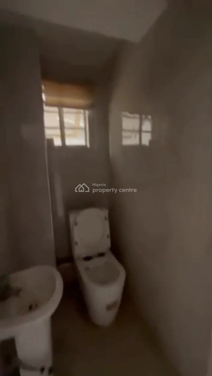 Relatively New 5 Bedroom Terrace House with Bq, Iponri, Surulere, Lagos, Terraced Duplex for Rent
