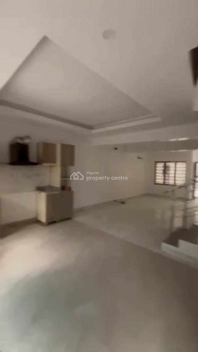 Relatively New 5 Bedroom Terrace House with Bq, Iponri, Surulere, Lagos, Terraced Duplex for Rent