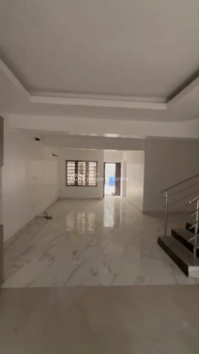 Relatively New 5 Bedroom Terrace House with Bq, Iponri, Surulere, Lagos, Terraced Duplex for Rent
