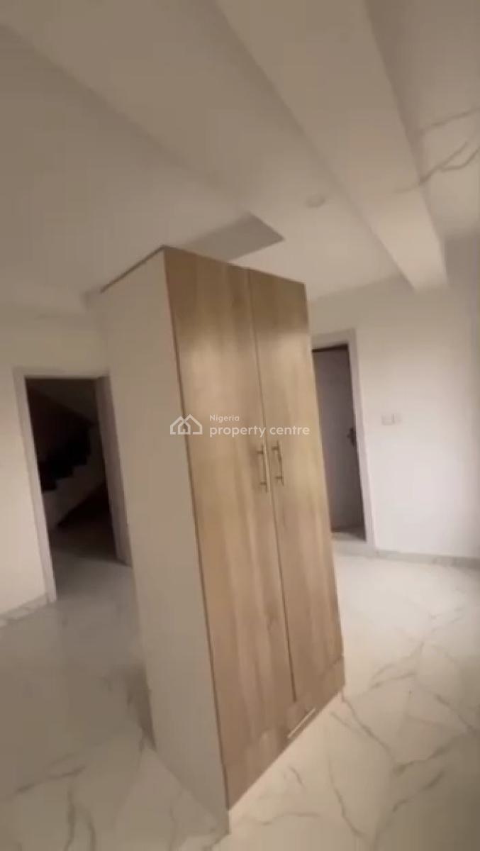 Relatively New 5 Bedroom Terrace House with Bq, Iponri, Surulere, Lagos, Terraced Duplex for Rent