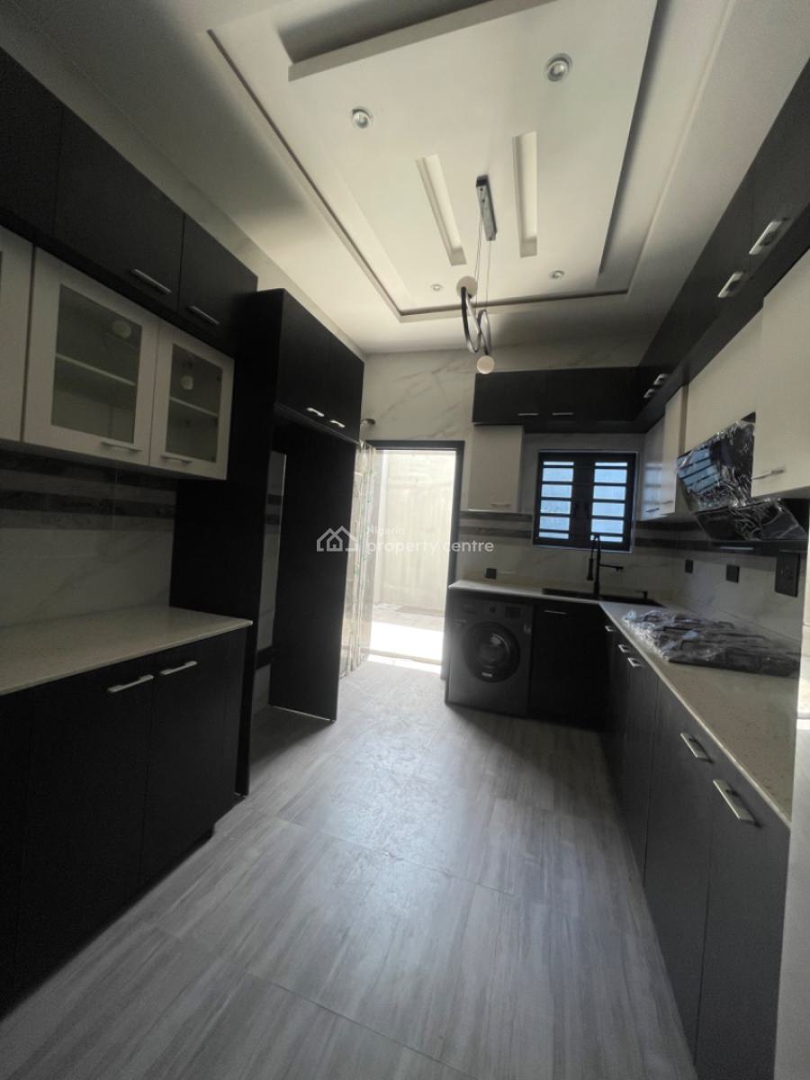 Nicely Finished 3 Bedroom Apartmen with a Gym, Maryland, Lagos, Flat / Apartment for Rent