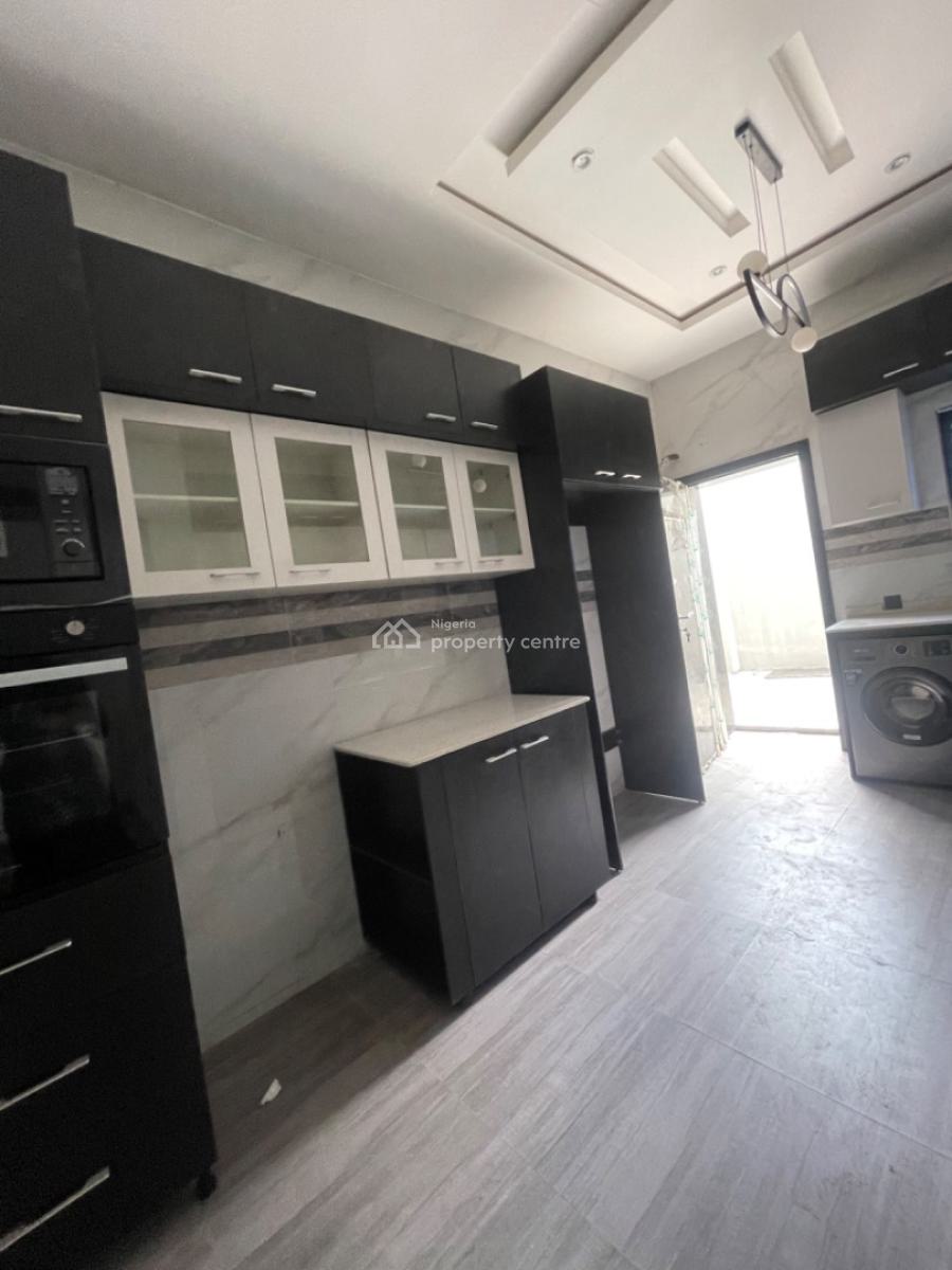 Nicely Finished 3 Bedroom Apartmen with a Gym, Maryland, Lagos, Flat / Apartment for Rent