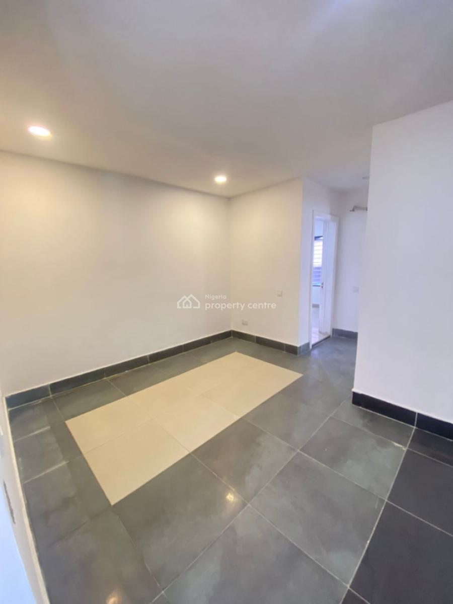 Upper Floor Unit of 2 Bedroom Serviced Apartment with Balcony, Right Side, Lekki Phase 1, Lekki, Lagos, Flat / Apartment for Rent