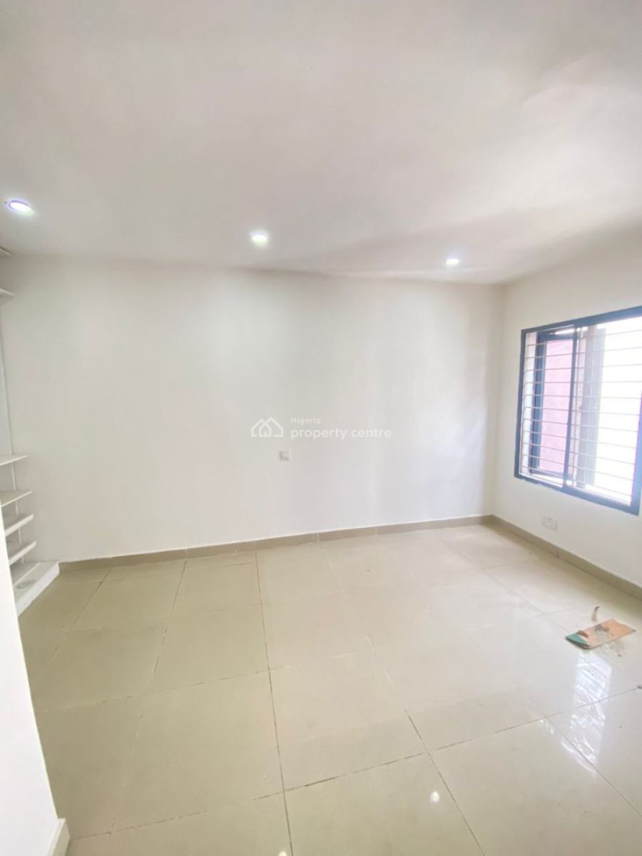 Upper Floor Unit of 2 Bedroom Serviced Apartment with Balcony, Right Side, Lekki Phase 1, Lekki, Lagos, Flat / Apartment for Rent