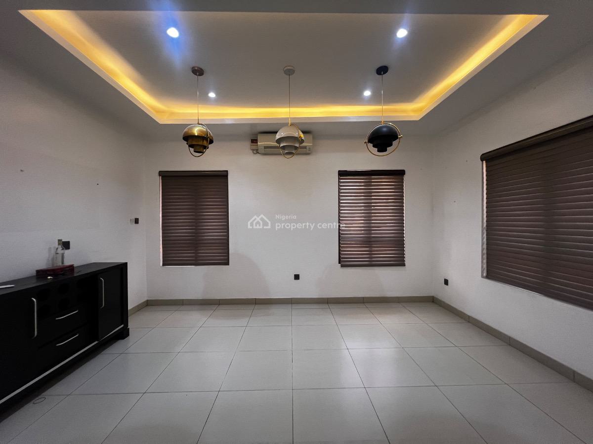 Spacious 3 Bedroom Service Apartment with a Room Bq, Lekki Right, Lekki Phase 1, Lekki, Lagos, Flat / Apartment for Rent