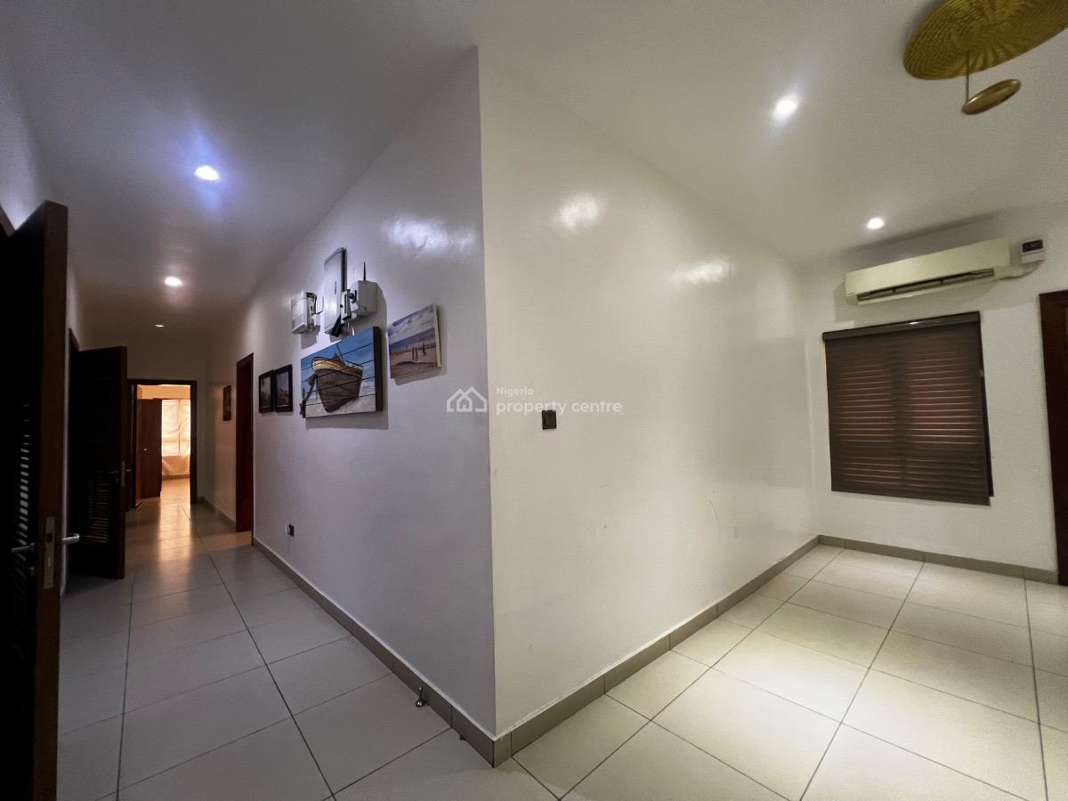 Spacious 3 Bedroom Service Apartment with a Room Bq, Lekki Right, Lekki Phase 1, Lekki, Lagos, Flat / Apartment for Rent