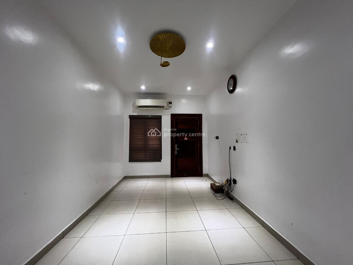 Spacious 3 Bedroom Service Apartment with a Room Bq, Lekki Right, Lekki Phase 1, Lekki, Lagos, Flat / Apartment for Rent