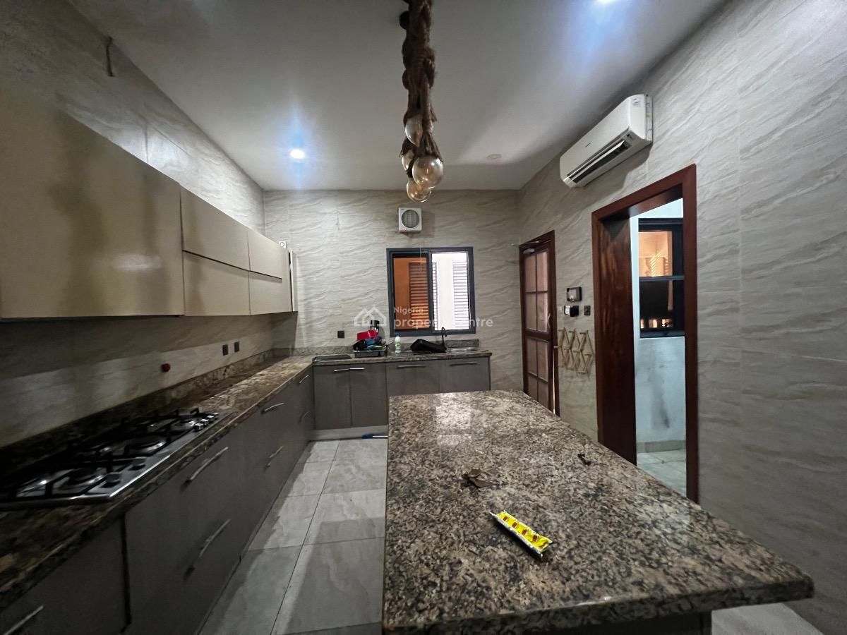 Spacious 3 Bedroom Service Apartment with a Room Bq, Lekki Right, Lekki Phase 1, Lekki, Lagos, Flat / Apartment for Rent