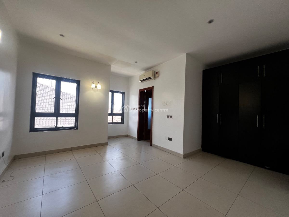 Spacious 3 Bedroom Service Apartment with a Room Bq, Lekki Right, Lekki Phase 1, Lekki, Lagos, Flat / Apartment for Rent