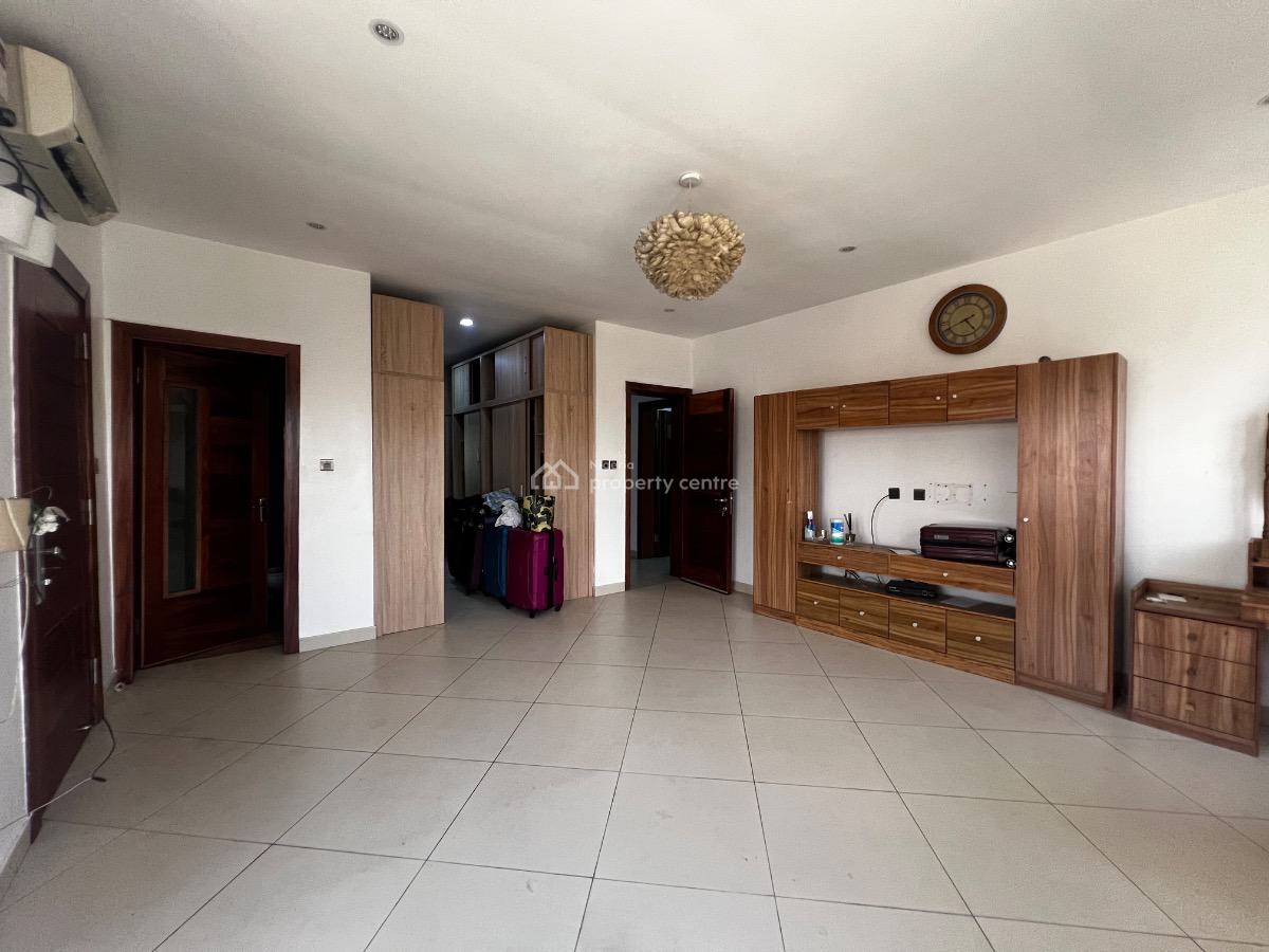 Spacious 3 Bedroom Service Apartment with a Room Bq, Lekki Right, Lekki Phase 1, Lekki, Lagos, Flat / Apartment for Rent