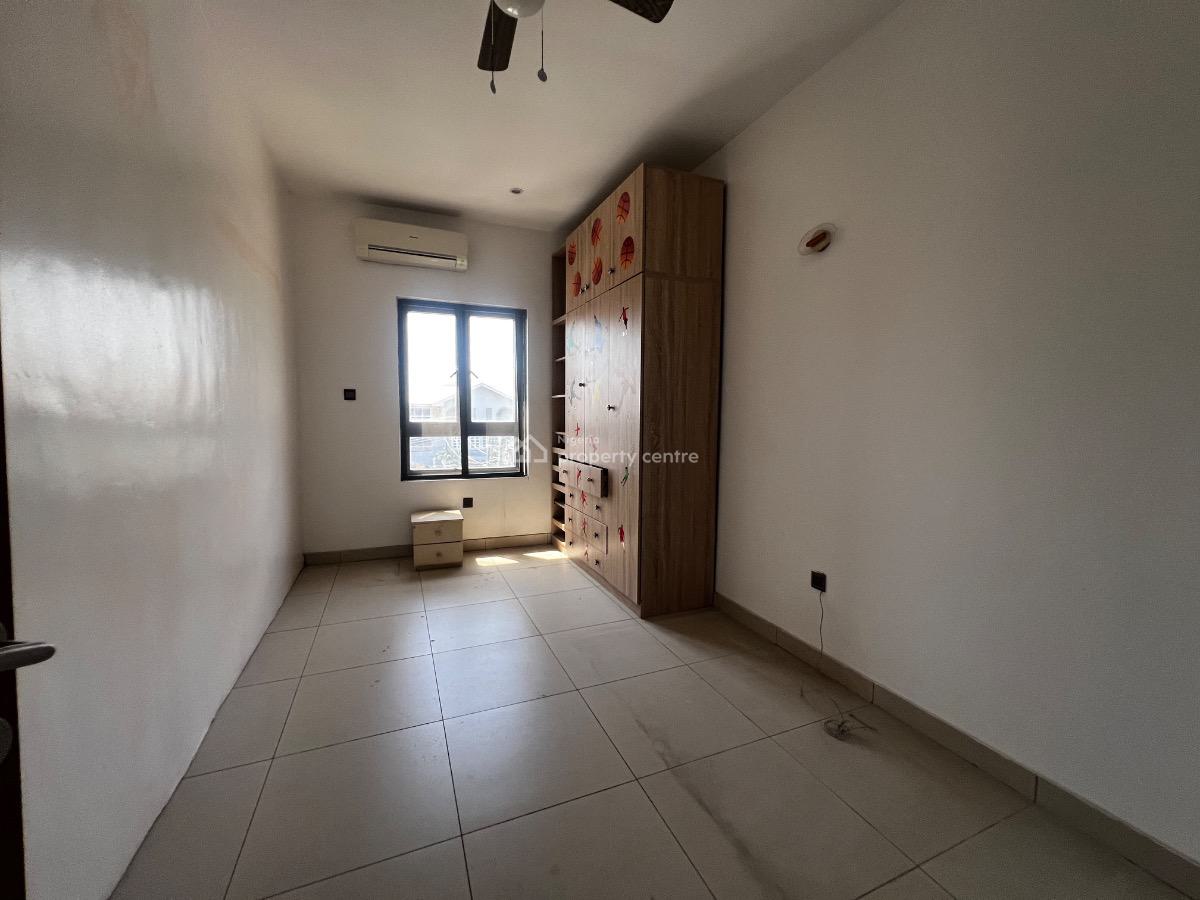 Spacious 3 Bedroom Service Apartment with a Room Bq, Lekki Right, Lekki Phase 1, Lekki, Lagos, Flat / Apartment for Rent
