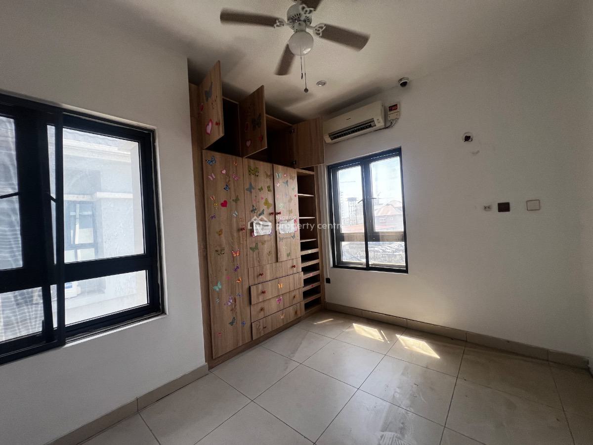 Spacious 3 Bedroom Service Apartment with a Room Bq, Lekki Right, Lekki Phase 1, Lekki, Lagos, Flat / Apartment for Rent