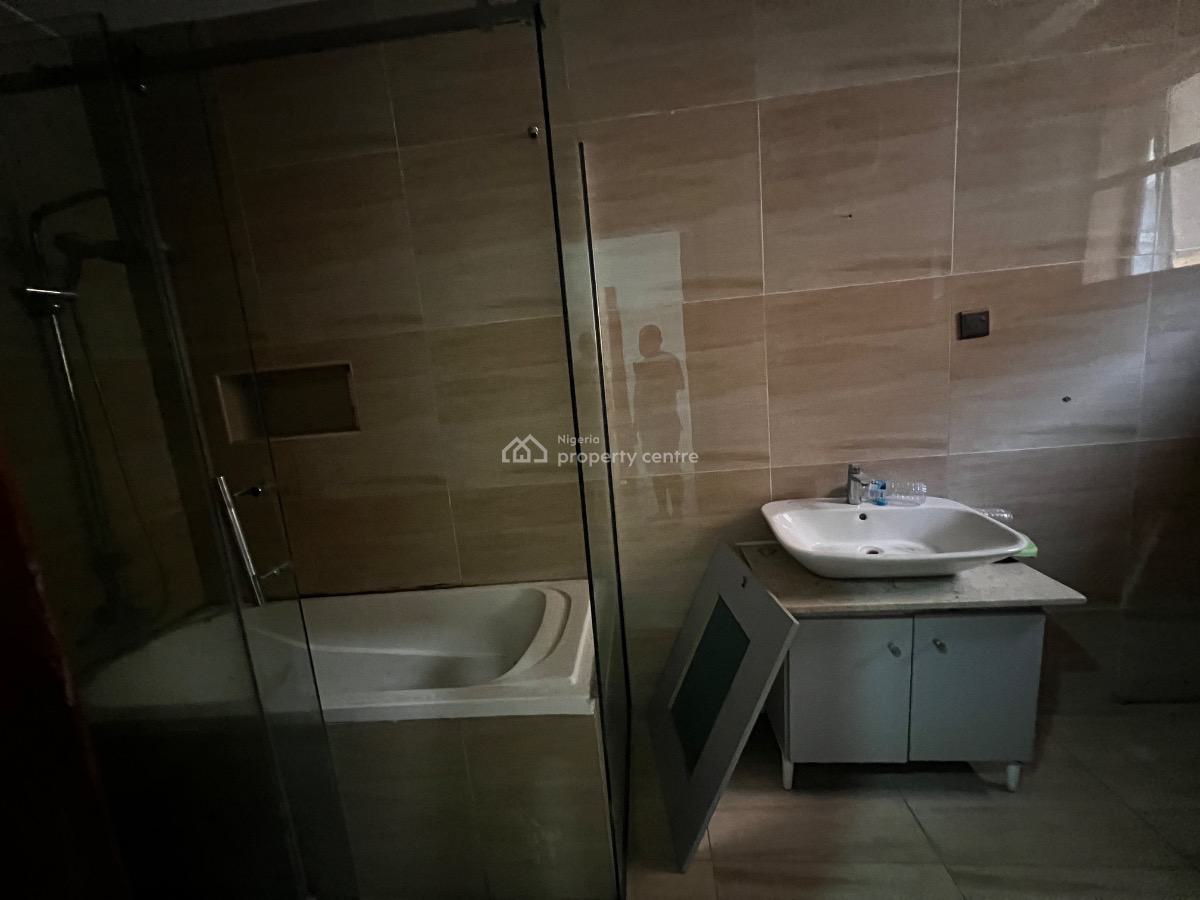 Spacious 3 Bedroom Service Apartment with a Room Bq, Lekki Right, Lekki Phase 1, Lekki, Lagos, Flat / Apartment for Rent