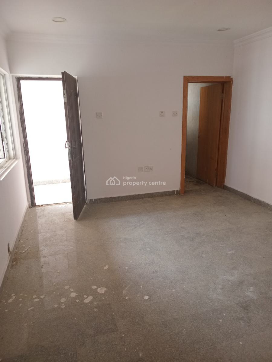 Shop Spaces on a Busy Road, Lekki Phase 1, Lekki, Lagos, Shop for Rent