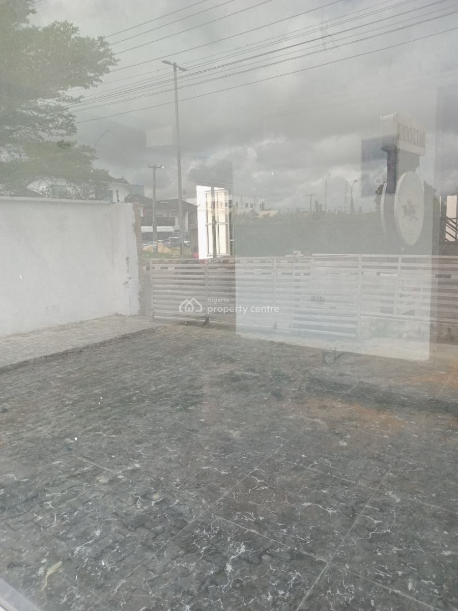 Shop Spaces on a Busy Road, Lekki Phase 1, Lekki, Lagos, Shop for Rent