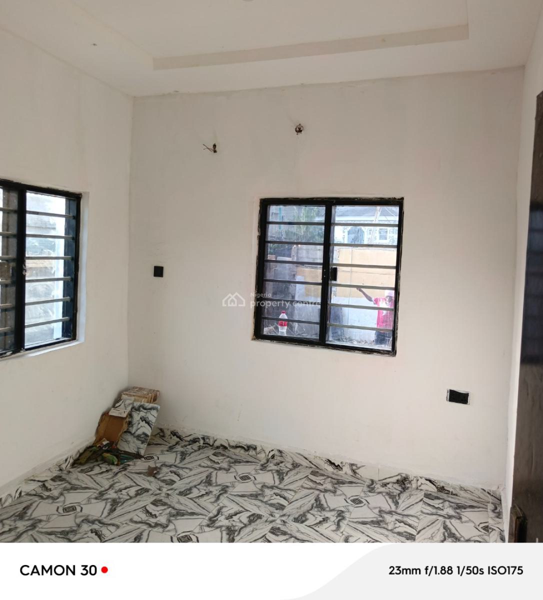Give Away 2 Bedroom Flat, Isolo, Lagos, Flat / Apartment for Rent