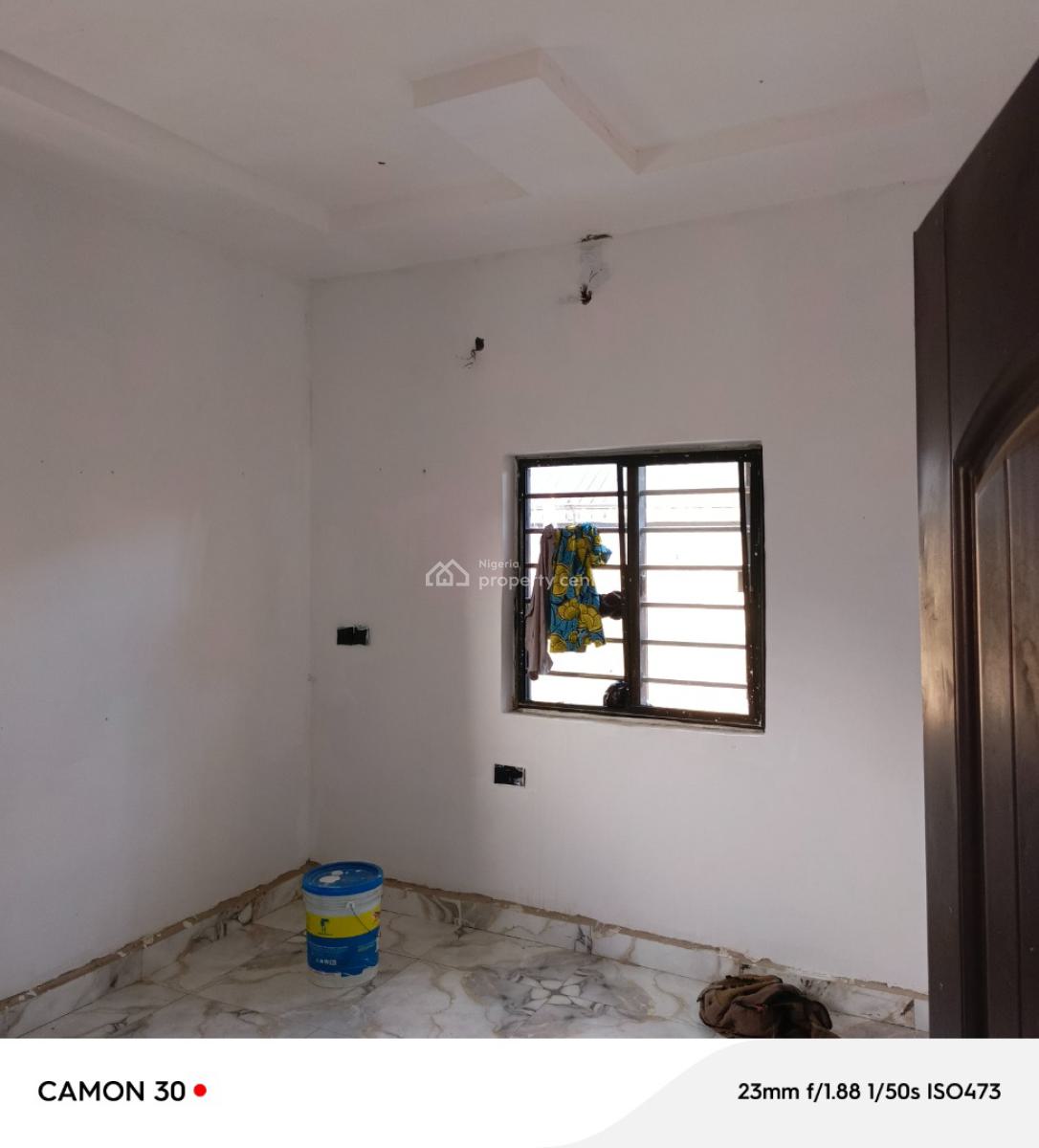 Give Away 2 Bedroom Flat, Isolo, Lagos, Flat / Apartment for Rent
