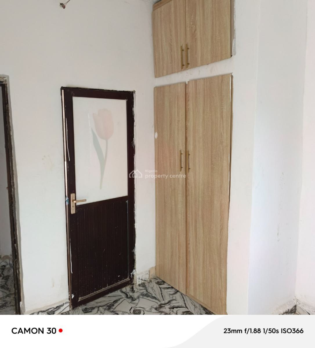 Give Away 2 Bedroom Flat, Isolo, Lagos, Flat / Apartment for Rent