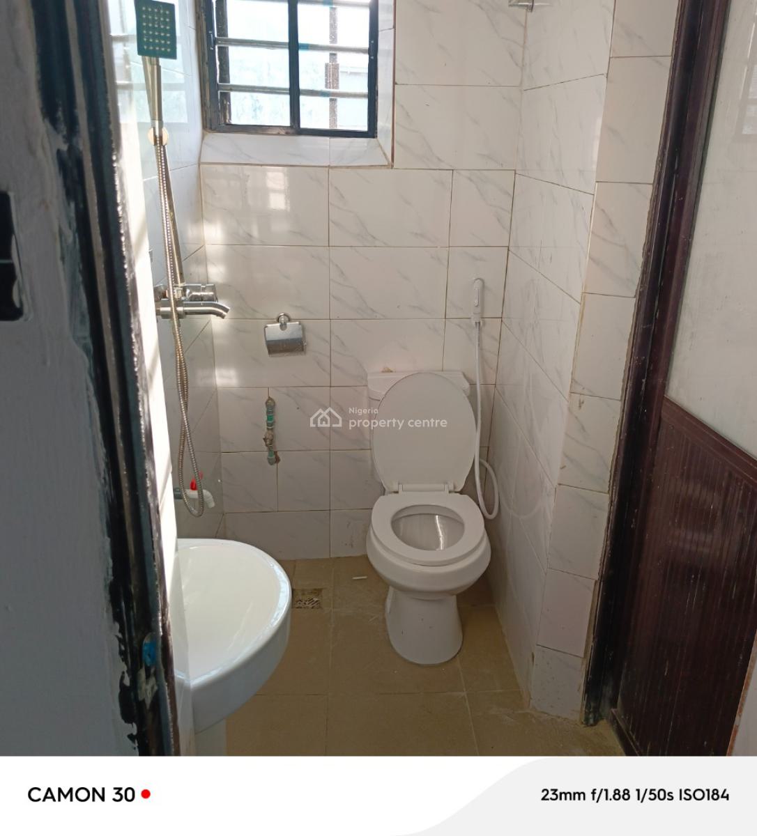 Give Away 2 Bedroom Flat, Isolo, Lagos, Flat / Apartment for Rent