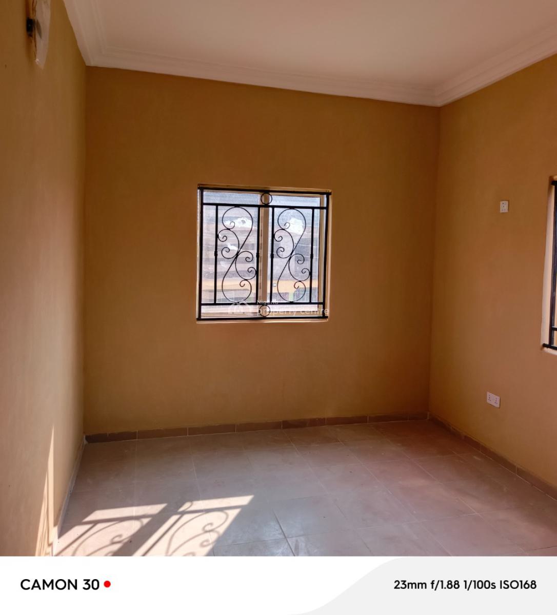 Give Away 2 Bedroom Flat, Isolo, Lagos, Flat / Apartment for Rent