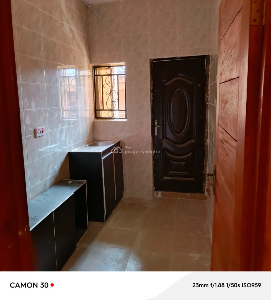 Give Away 2 Bedroom Flat, Isolo, Lagos, Flat / Apartment for Rent