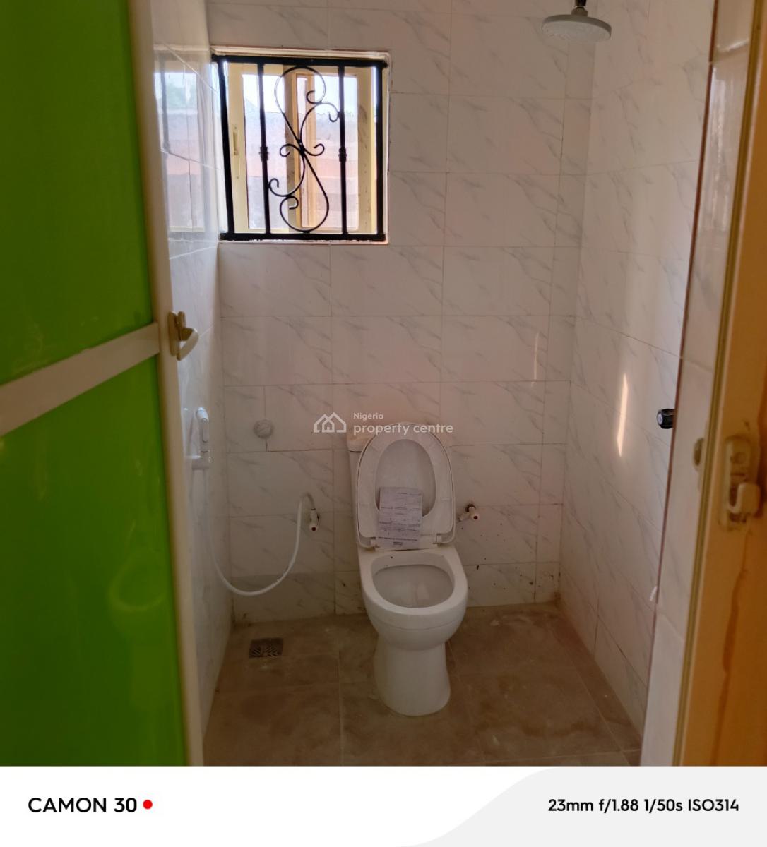 Give Away 2 Bedroom Flat, Isolo, Lagos, Flat / Apartment for Rent
