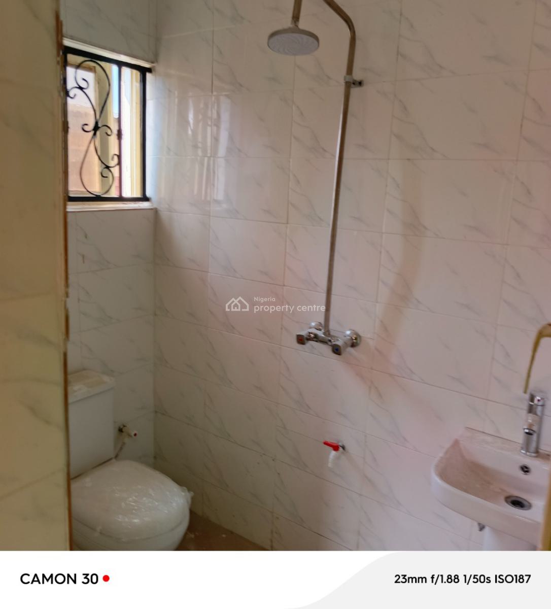 Give Away 2 Bedroom Flat, Isolo, Lagos, Flat / Apartment for Rent