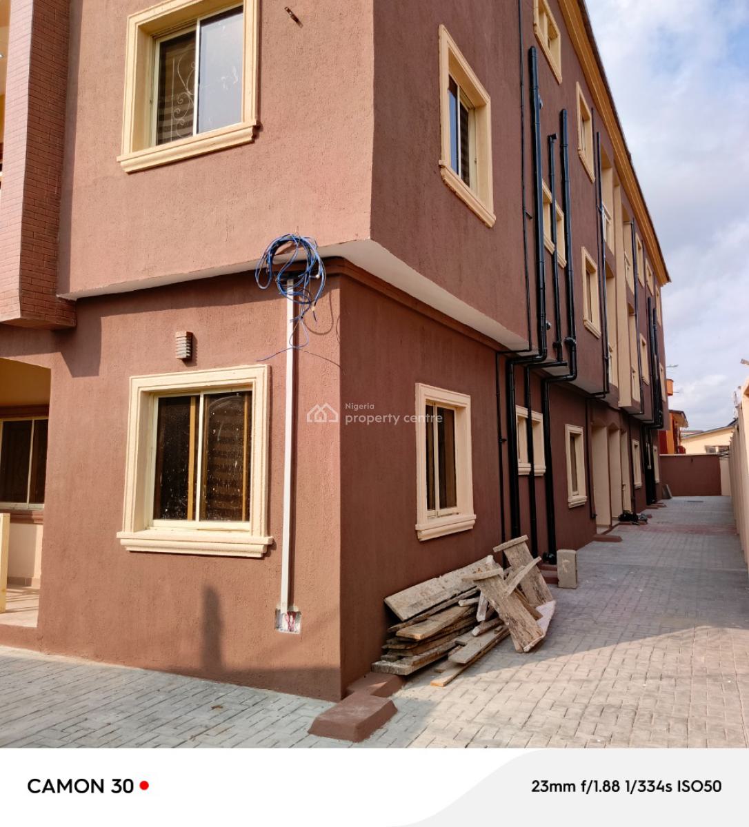 Give Away 2 Bedroom Flat, Isolo, Lagos, Flat / Apartment for Rent