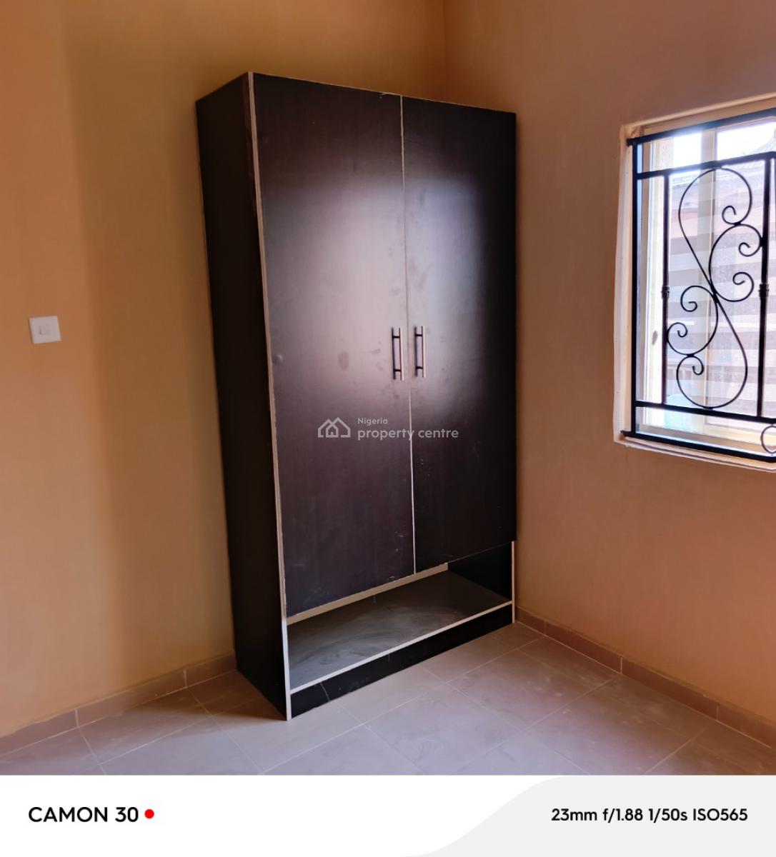 Give Away 2 Bedroom Flat, Isolo, Lagos, Flat / Apartment for Rent