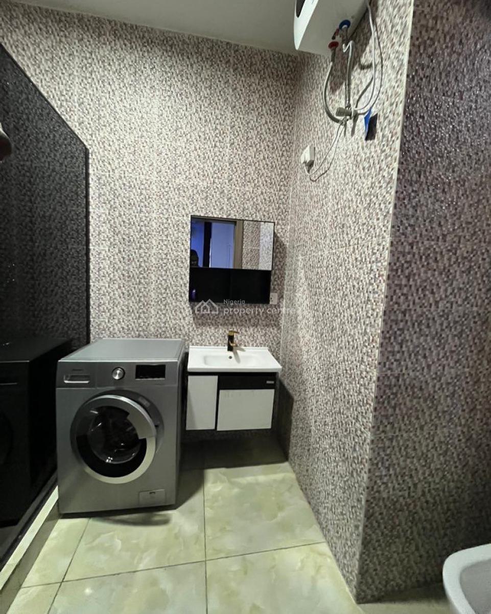 Lovely 2 Bedroom Apartment with Bq, Chevron, Lekki, Lagos, Block of Flats for Sale