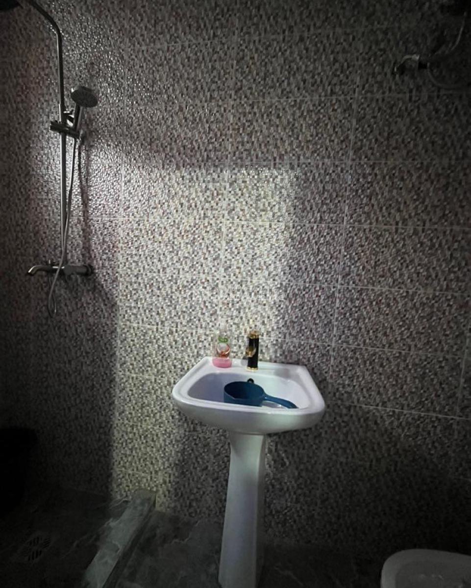 Lovely 2 Bedroom Apartment with Bq, Chevron, Lekki, Lagos, Block of Flats for Sale