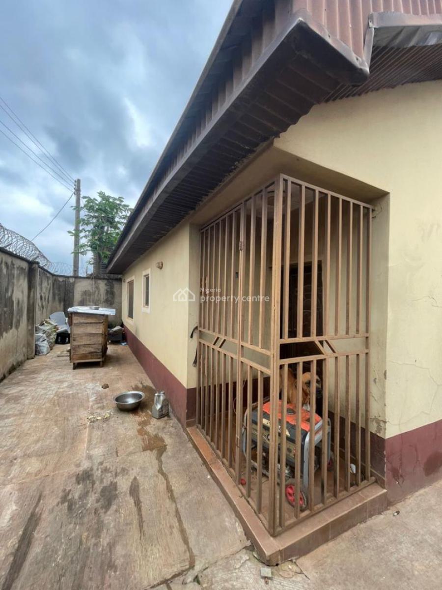 4 Bedroom Bungalow with 2 Bedroom Bq, Elewuro Area Akobo, Ibadan, Oyo, Detached Bungalow for Sale