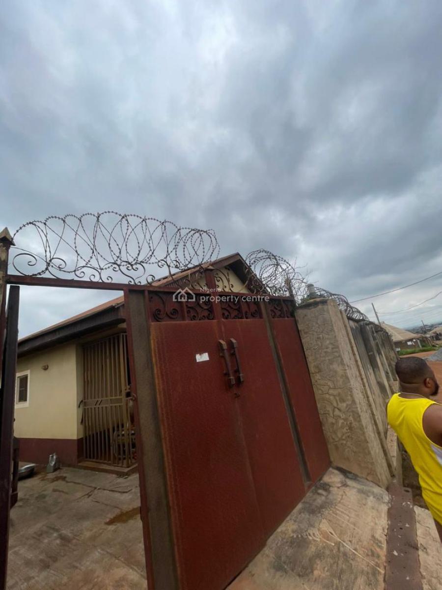 4 Bedroom Bungalow with 2 Bedroom Bq, Elewuro Area Akobo, Ibadan, Oyo, Detached Bungalow for Sale