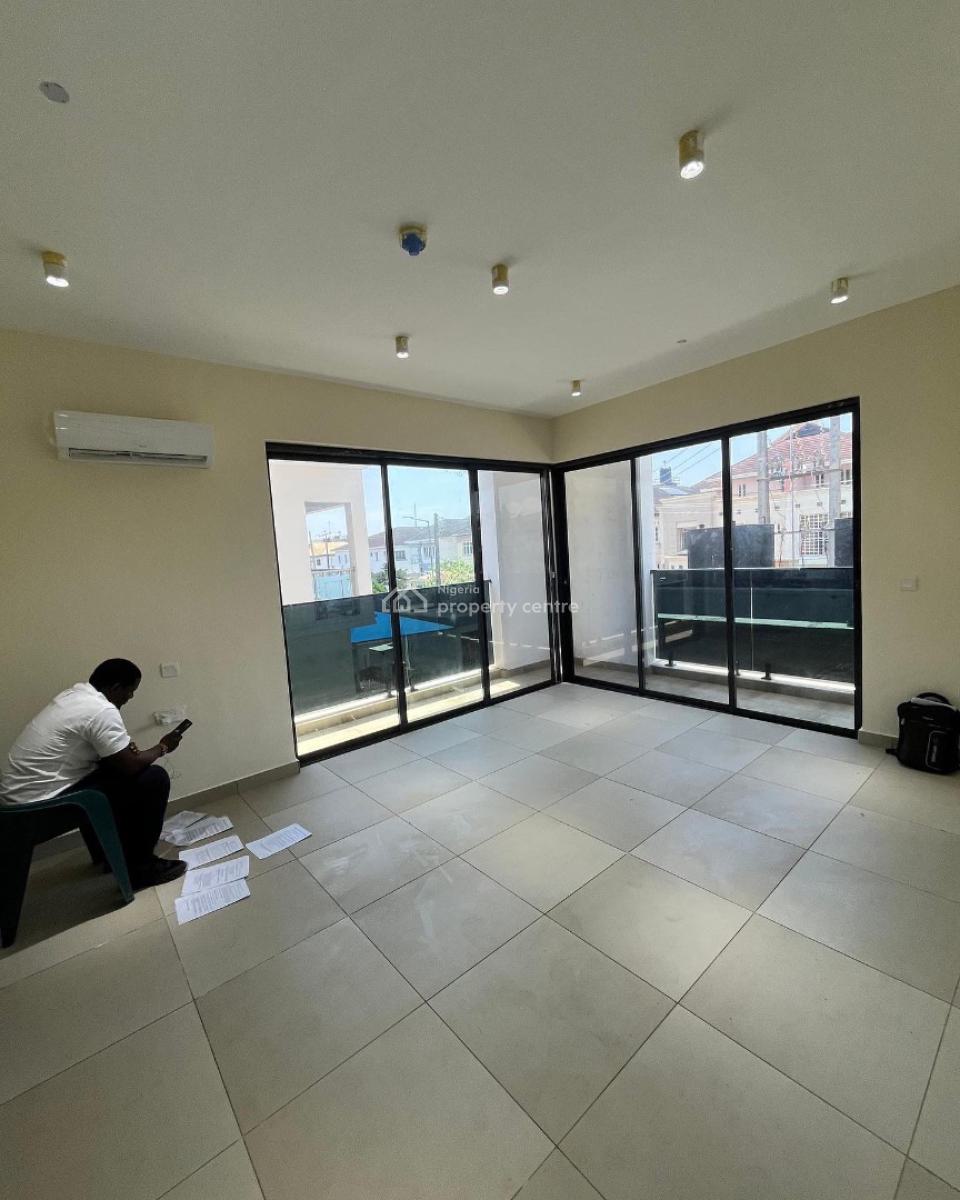 Lovely 2 Bedroom Apartment with Bq, Lekki Phase 1, Lekki, Lagos, Block of Flats for Sale