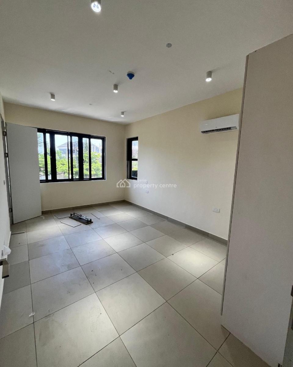 Lovely 2 Bedroom Apartment with Bq, Lekki Phase 1, Lekki, Lagos, Block of Flats for Sale