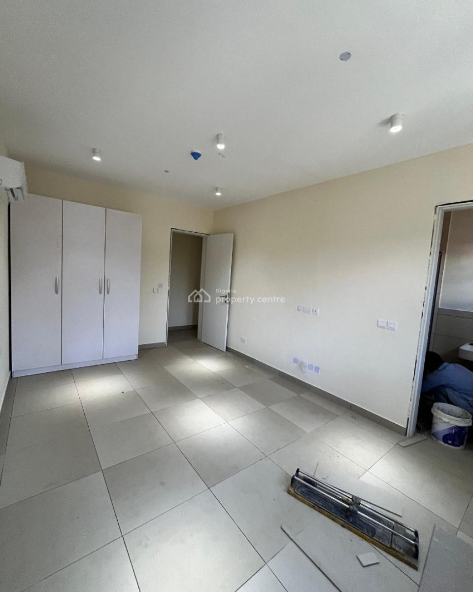 Lovely 2 Bedroom Apartment with Bq, Lekki Phase 1, Lekki, Lagos, Block of Flats for Sale