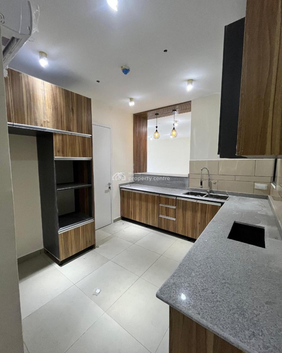 Lovely 2 Bedroom Apartment with Bq, Lekki Phase 1, Lekki, Lagos, Block of Flats for Sale