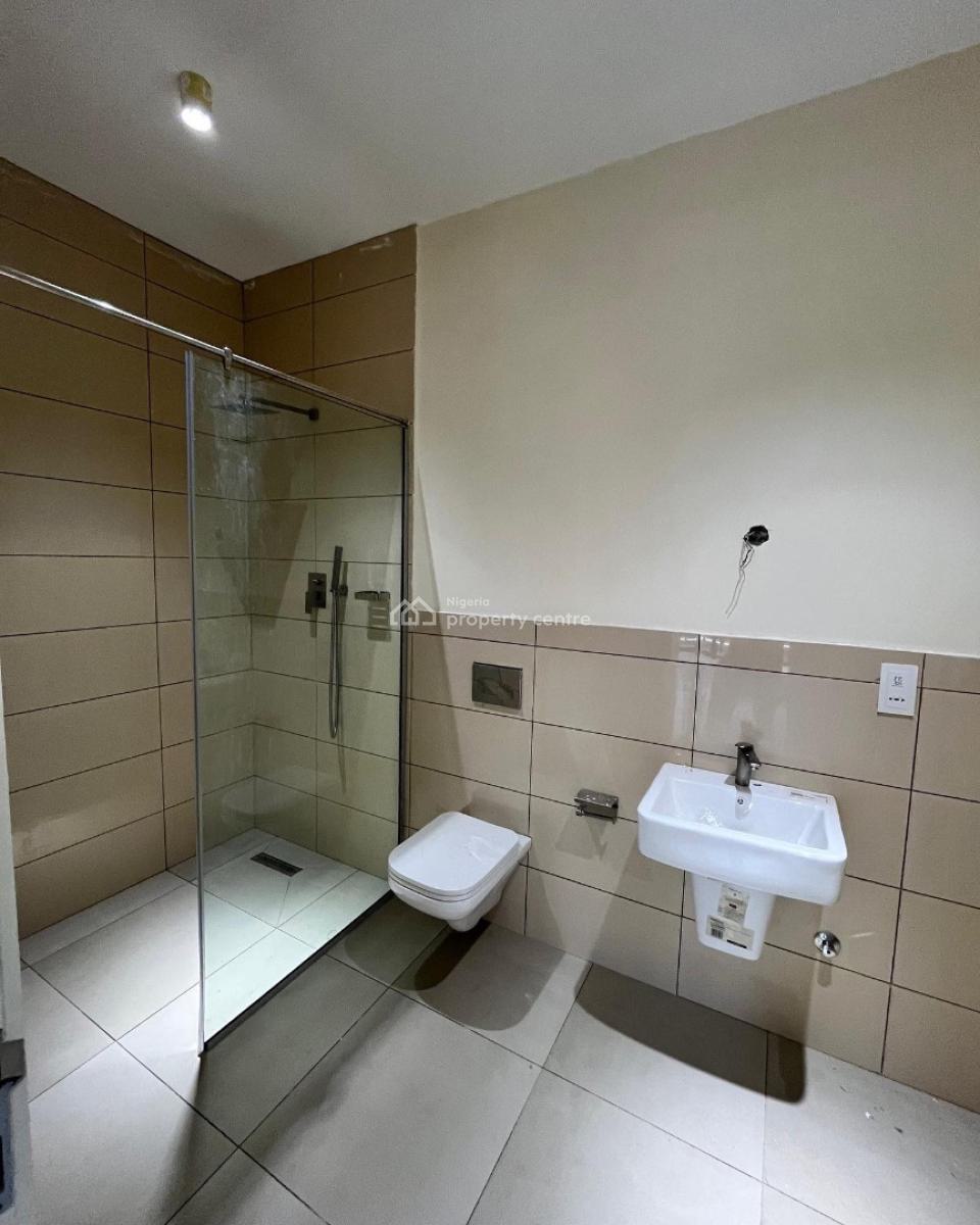 Lovely 2 Bedroom Apartment with Bq, Lekki Phase 1, Lekki, Lagos, Block of Flats for Sale