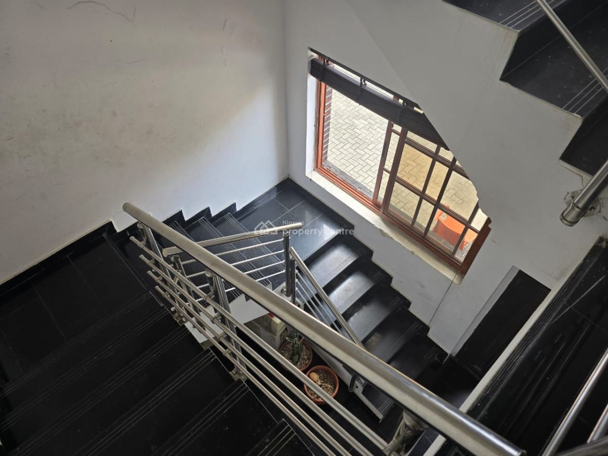 Lovely 3 Bedroom Flat Upstairs with Bq, Mojisola Onikoyi Estate, Banana Island, Ikoyi, Lagos, Flat / Apartment for Rent