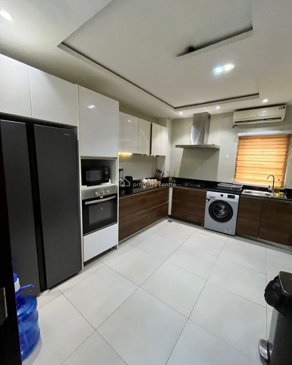 Lovely 2 Bedroom Apartment with Bq, Lekki Phase 1, Lekki Phase 1, Lekki, Lagos, Block of Flats for Sale