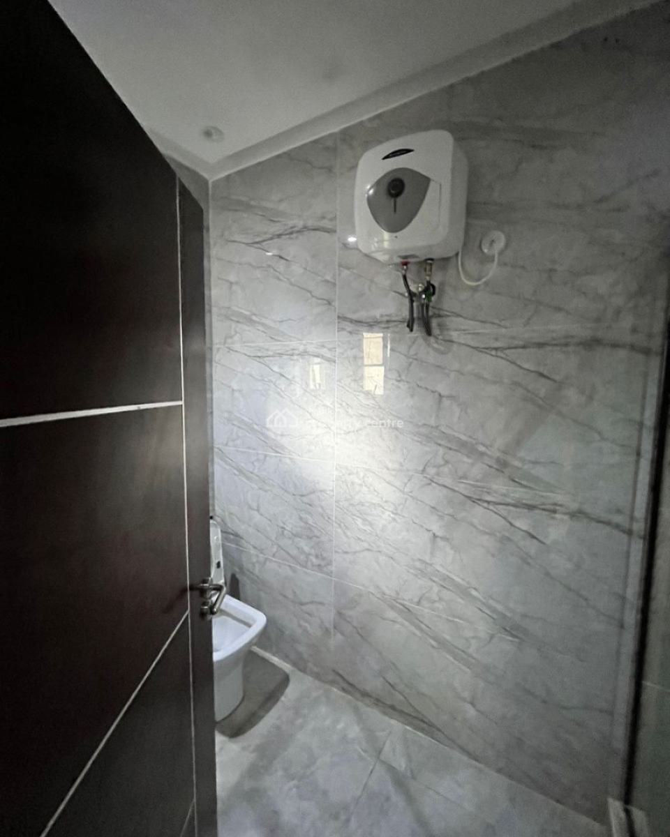 Lovely 2 Bedroom Apartment with Bq, Lekki Phase 1, Lekki Phase 1, Lekki, Lagos, Block of Flats for Sale