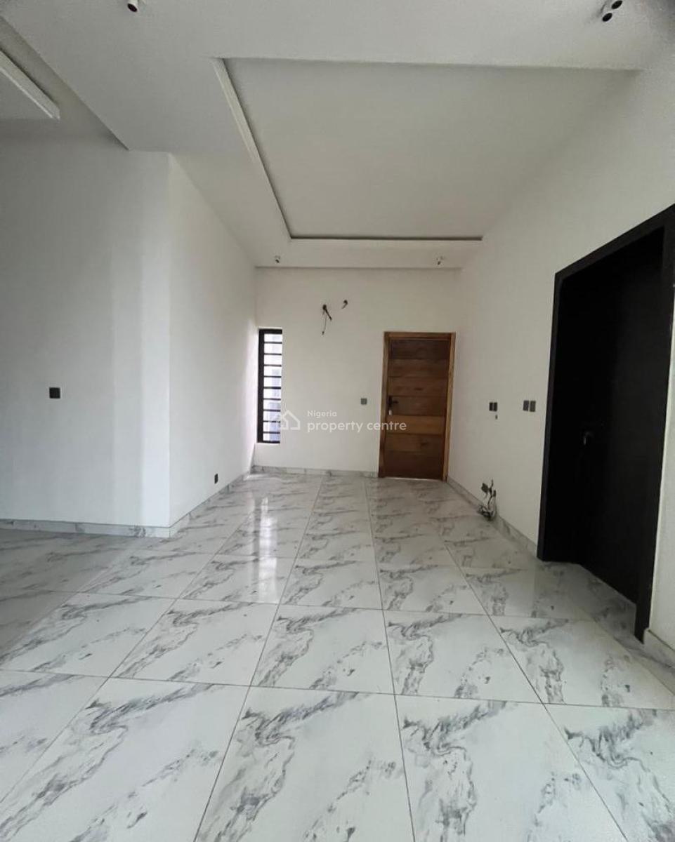 Lovely 2 Bedroom Apartment with Bq, Lekki Phase 1, Lekki Phase 1, Lekki, Lagos, Block of Flats for Sale