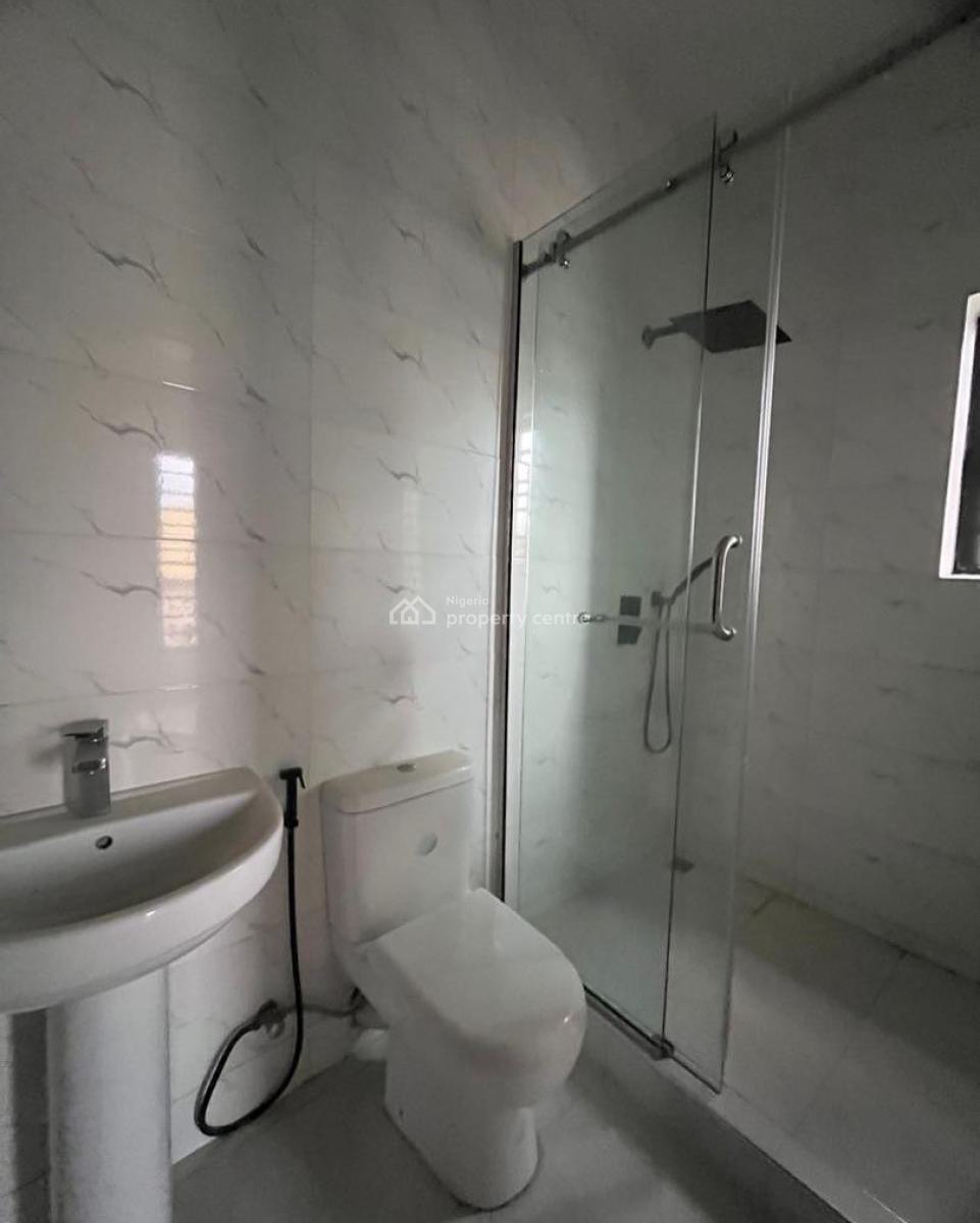 Lovely 2 Bedroom Apartment with Bq, Lekki Phase 1, Lekki Phase 1, Lekki, Lagos, Block of Flats for Sale