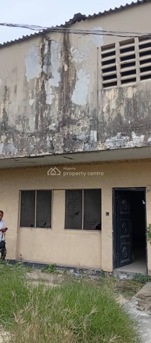 Dilapidated 3 Bedroom Duplex with 2 Bq Rooms, Surulere, Lagos, Detached Duplex for Sale