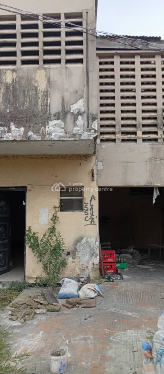 Dilapidated 3 Bedroom Duplex with 2 Bq Rooms, Surulere, Lagos, Detached Duplex for Sale