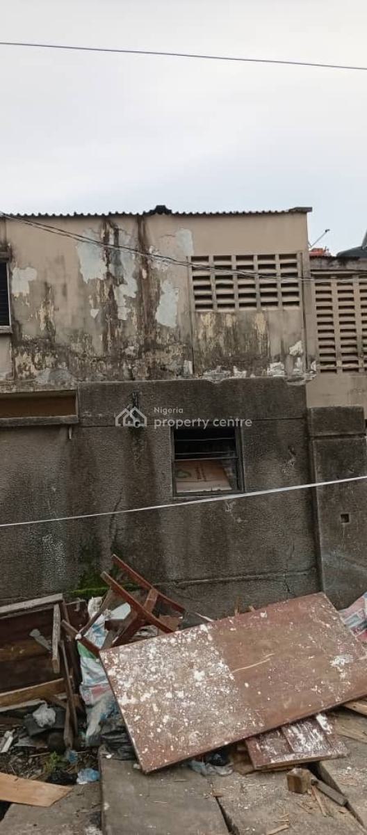 Dilapidated 3 Bedroom Duplex with 2 Bq Rooms, Surulere, Lagos, Detached Duplex for Sale