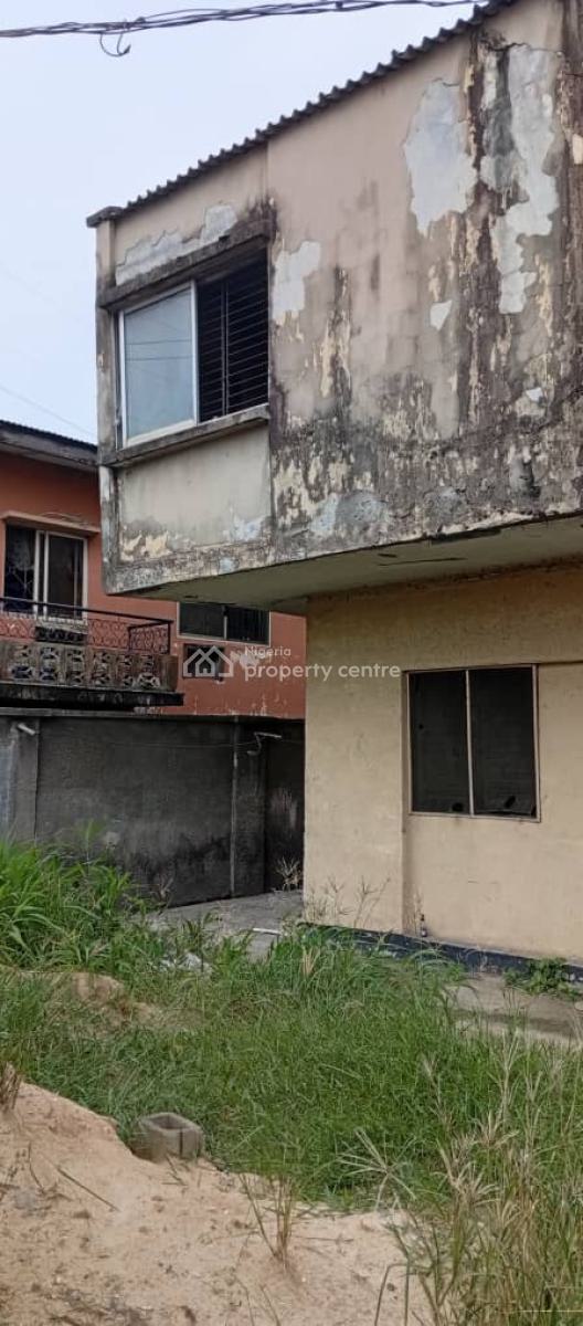 Dilapidated 3 Bedroom Duplex with 2 Bq Rooms, Surulere, Lagos, Detached Duplex for Sale