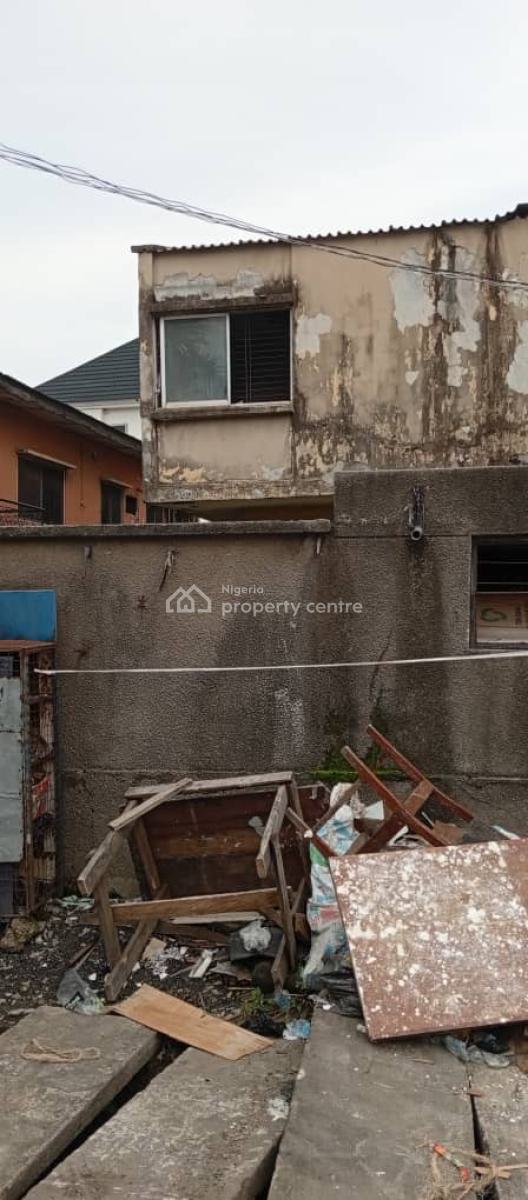 Dilapidated 3 Bedroom Duplex with 2 Bq Rooms, Surulere, Lagos, Detached Duplex for Sale