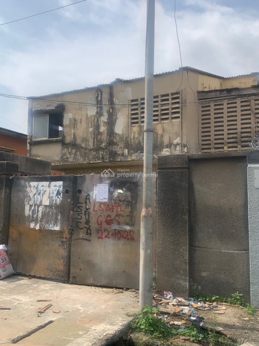 Demolishable 3 Bedroom Duplex with 2 Bq Rooms, Surulere, Lagos, Detached Duplex for Sale