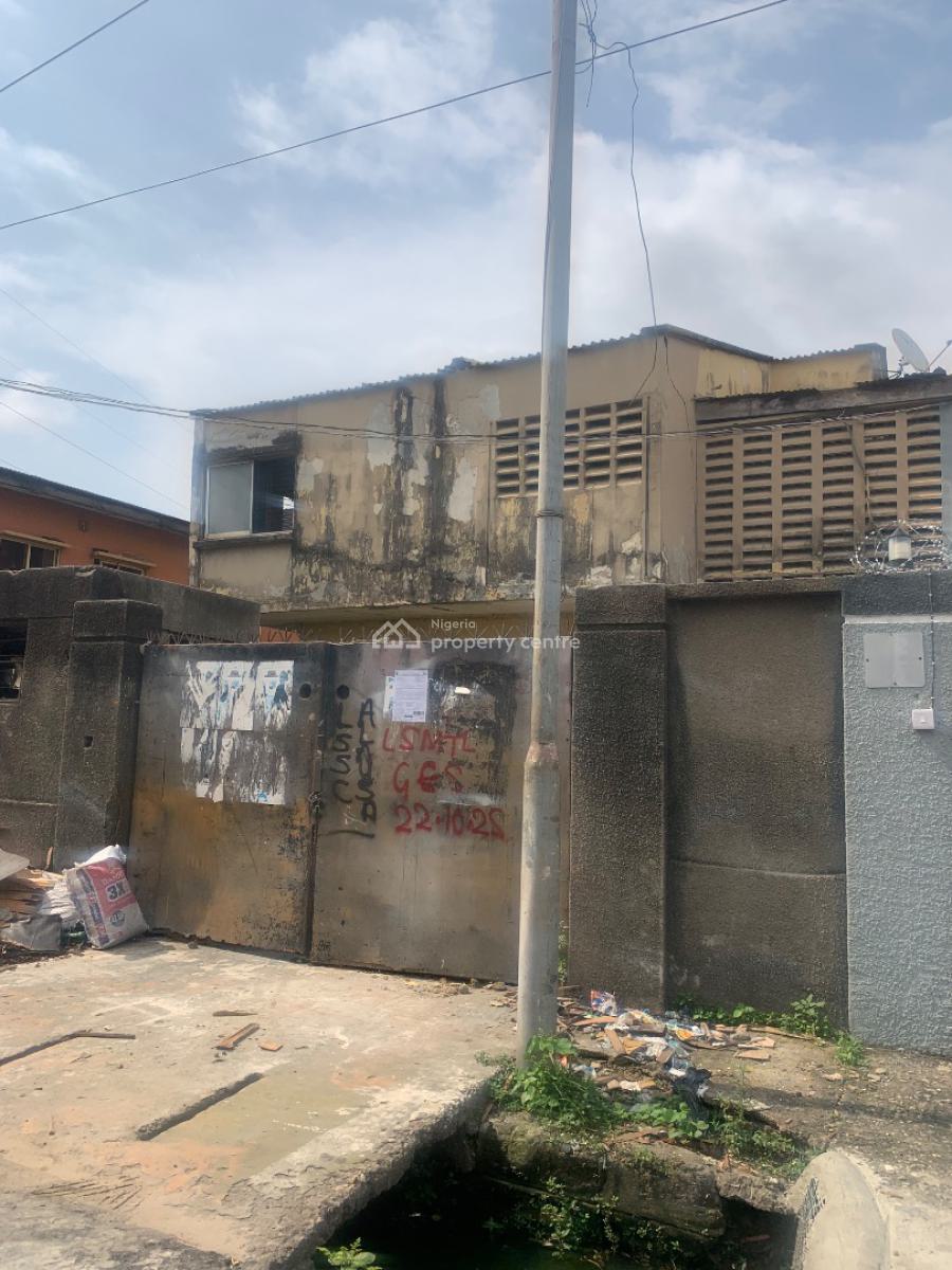 Demolishable 3 Bedroom Duplex with 2 Bq Rooms, Surulere, Lagos, Detached Duplex for Sale